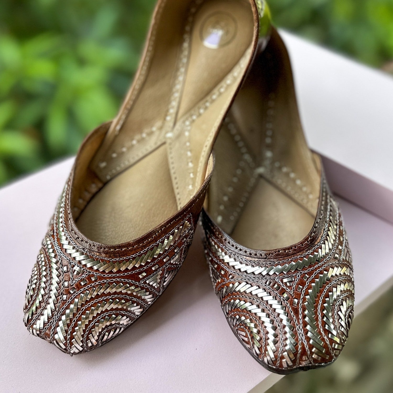 Mukaish Kali Silver Jutti - Main Image