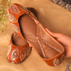 Shama Motif Mukaish Work Jutti