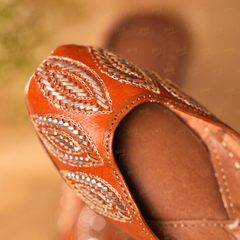 Shama Motif Mukaish Work Jutti