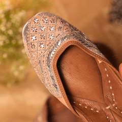 Kosh Natural Colour - Mukaish Work Abstract Pattern Jutti