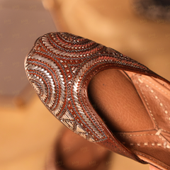 Mukaish Kali Silver Jutti (Brown)
