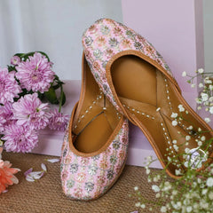 Kamli Pastel Pink Embroidered Mojari