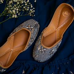 Shabnam – Silver Beaded Jutti