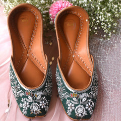 Emerald Sparkle Green Mojari