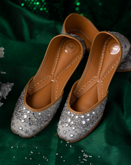 Sheesh Mahal – Silver Mirror Work Jutti