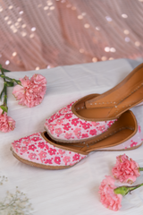 Gulmohar Pastel Pink Embroidered Mojari