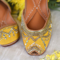 Jhilmil - Bright Yellow Jutti
