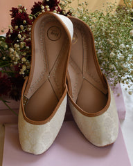 Gleaming White Cream Brocade Work Mojari