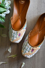 Colours of Sea & Sand Off-white Embroidered Jutti