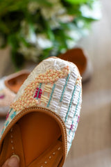 Colours of Sea & Sand Off-white Embroidered Jutti