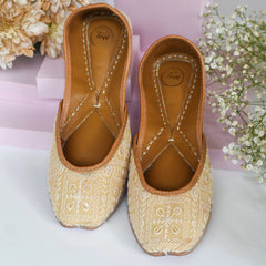 Reth Cream Chikankari Jutti