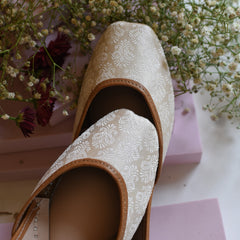 Gleaming White Cream Brocade Work Mojari