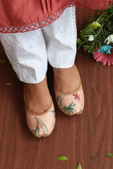 Peaches & Cream Floral Dailywear Jutti